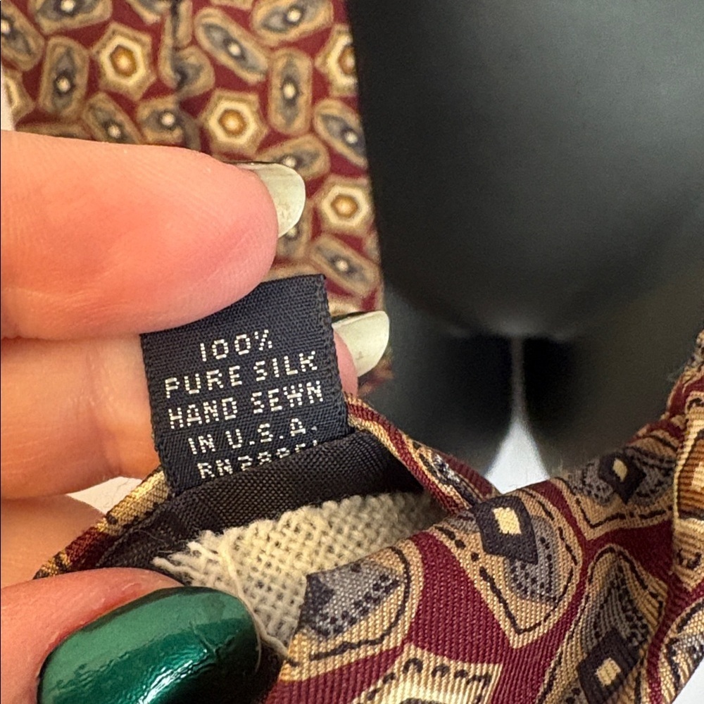 Burberrys of London Vintage Silk Burgundy Medallion Geometric Pattern Necktie - Picture 10 of 12